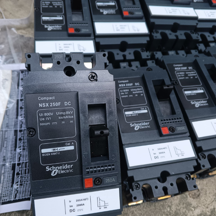 Schneider 250 2pole Mccb DC Photovoltaic Breaker for Solar Insulation - Image 1